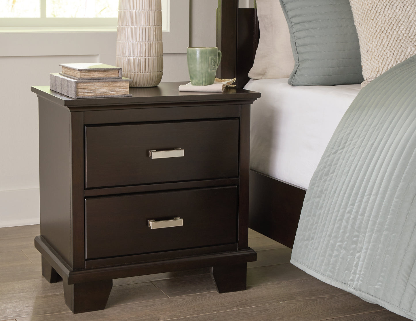 Covetown King Panel Bed with Mirrored Dresser, Chest and Nightstand